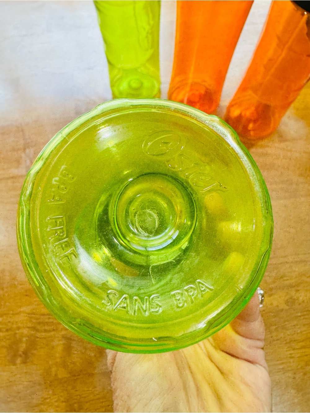 4 Oster MyBlend Sport Bottles Orange and Green 20 Oz w 2 replacement blades - Picture 8 of 9